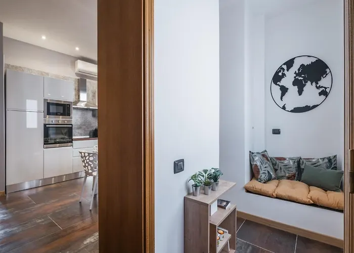 The Rent - Three-bedroom Near Piazza Barberini *