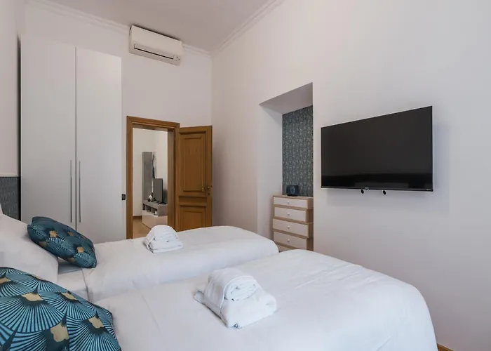 The Rent - Three-bedroom Near Piazza Barberini Apartamento