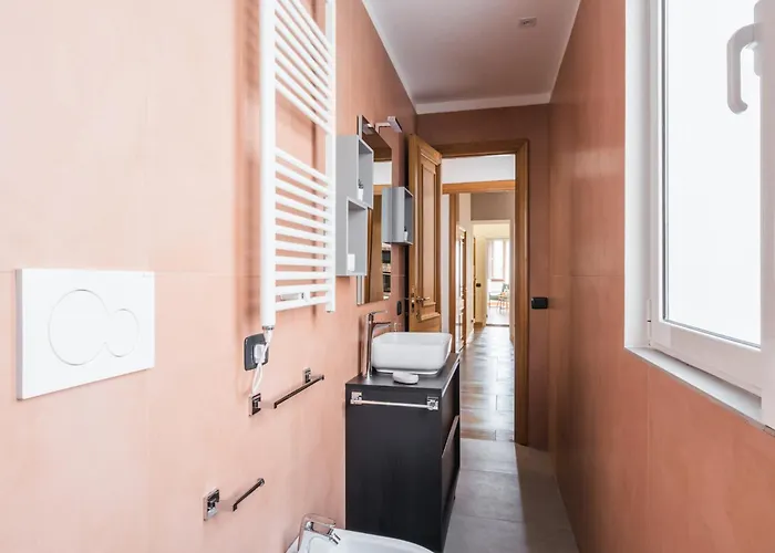 The Rent - Three-bedroom Near Piazza Barberini * Roma